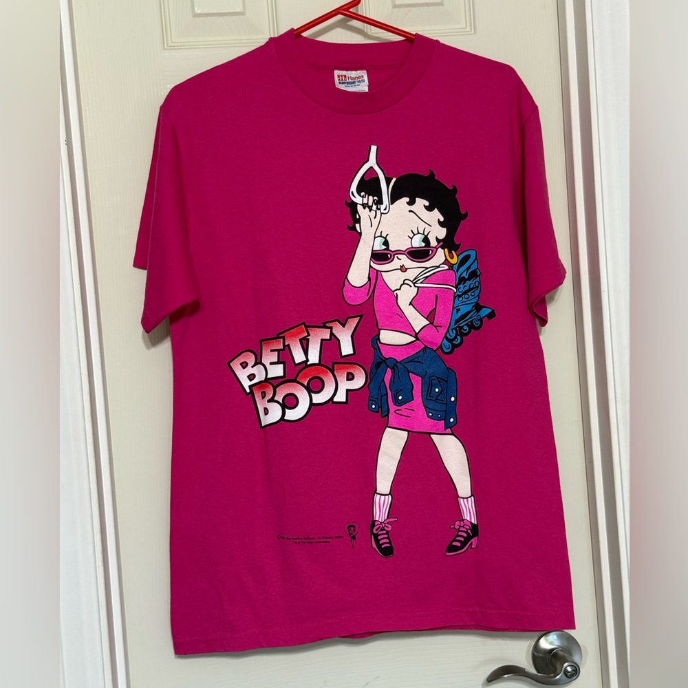 Hanes Women’s Vintage Pink Rollerskates Betty Boop Graphic Tee Medium